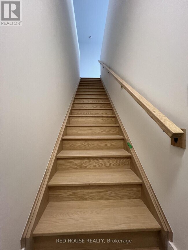 Photo - 98 Everett Cmn