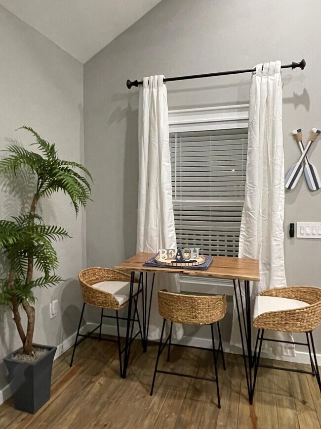 Photo - 1078 Cedar Ln