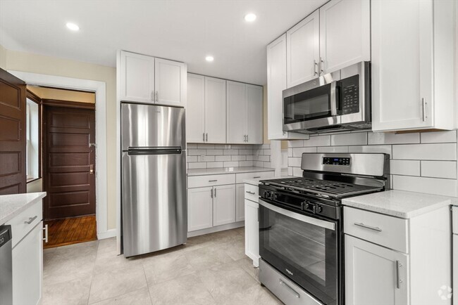 Building Photo - 10 Royal St Unit 1 Rental