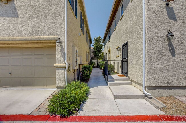 Photo - 3909 Sweet Pine St