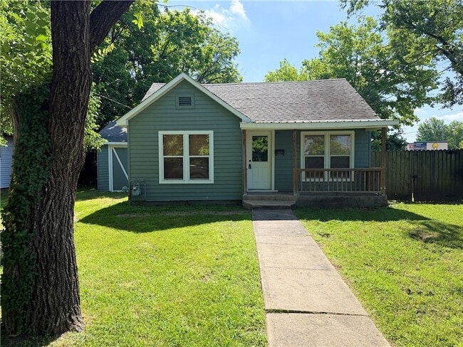 Photo - 1434 S W Ave