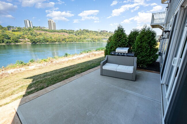 Photo - 383 Manhattan Blvd