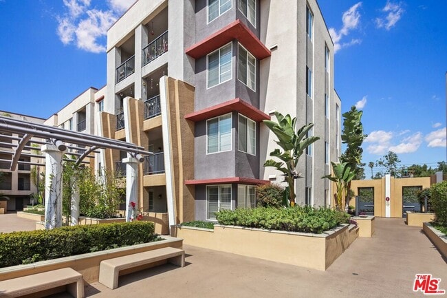 Building Photo - 360 W Ave 26 Unit 126 Rental