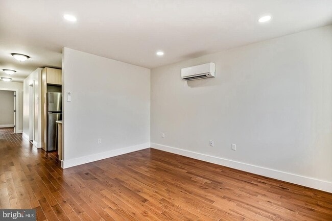 Photo - 182 E Huntingdon St