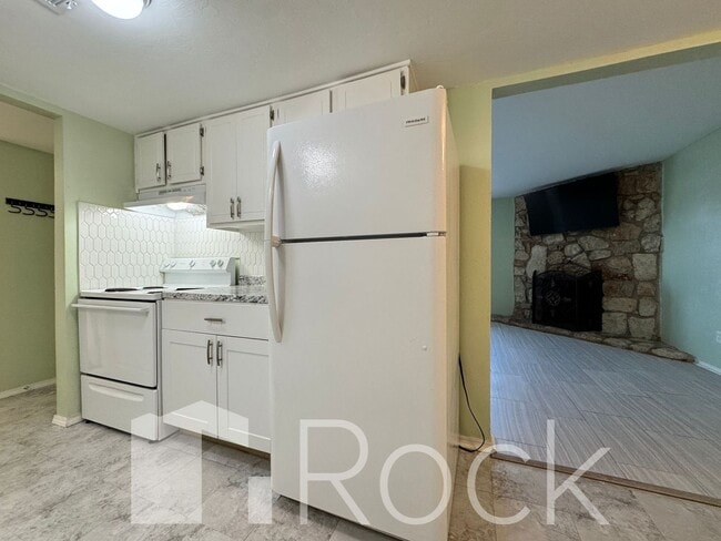 Photo - 2 Bedroom Townhome with All Appliances Included!