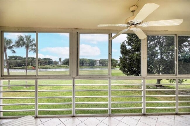 Building Photo - 4402 Martinique Ct Unit D2