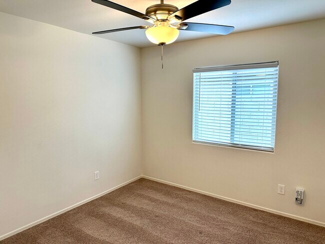 Photo - 1556 Demain Dr