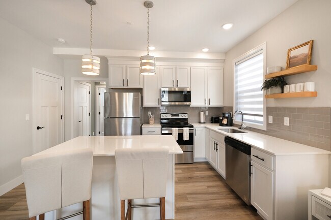 212 Great Loop E Dr