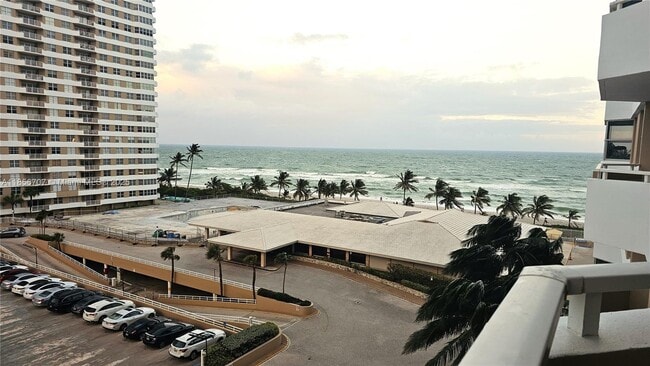 Building Photo - 1980 S Ocean Dr Unit 6B Rental