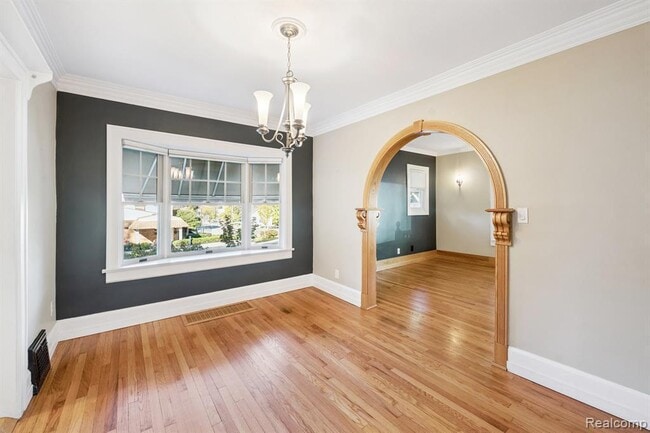 Photo - 624 E Main St