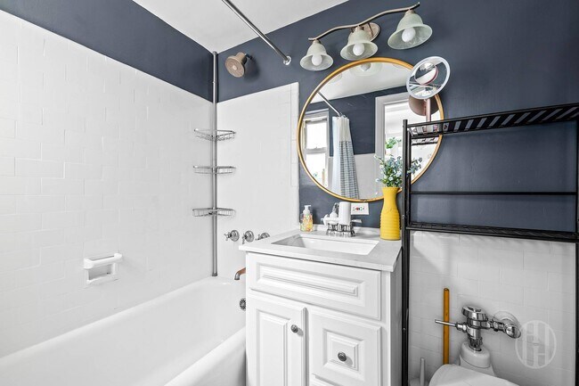 Photo - 321 E 43rd St Unit 815