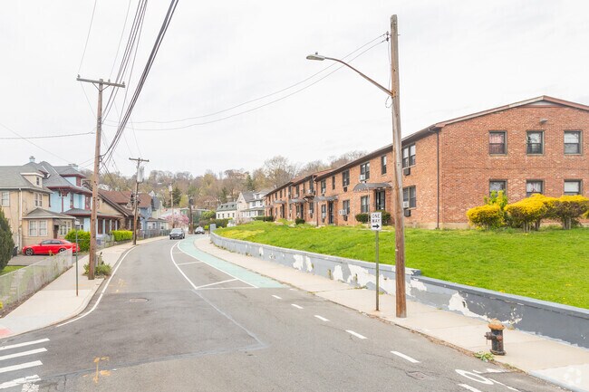 Photo - 454-484 Van Duzer St