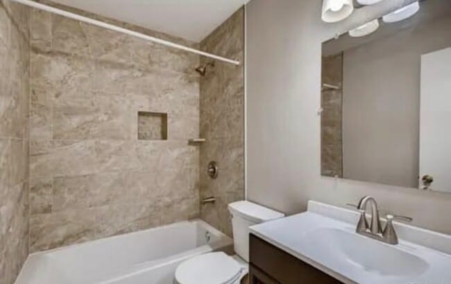 Bathrooom - 225 E 8th Ave Unit B9