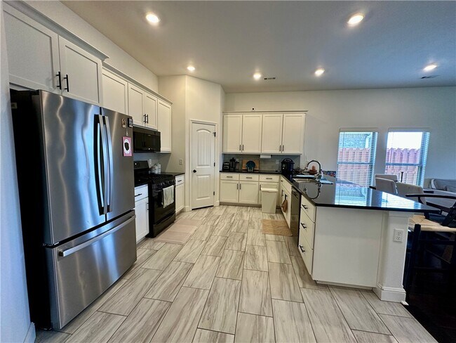 Photo - 920 Sundance Ln