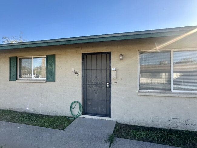 Building Photo - 1305 N Arbor Ave