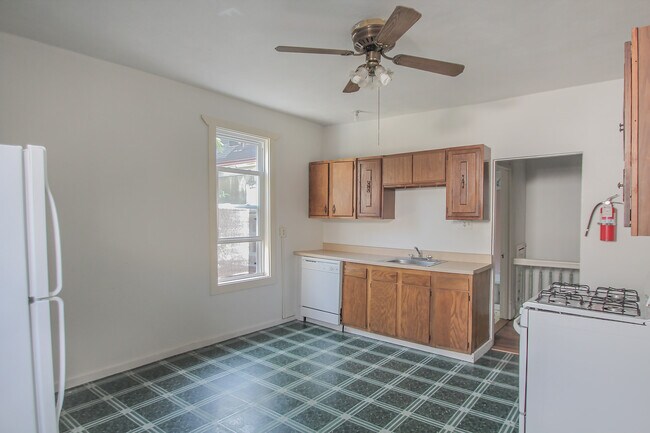 Building Photo - 435 Franklin Ave Unit 2