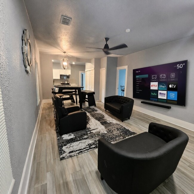 Photo - 2846 Metropolitan Ave