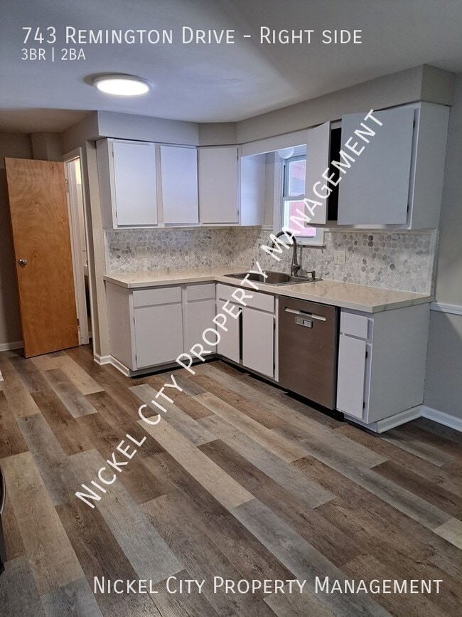 Photo - 743 Remington Dr Unit Right side