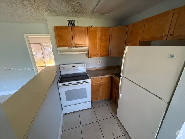Building Photo - 95 NE 41st St Unit N202 Rental