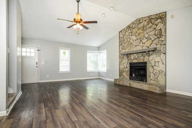 Photo - 2093 Phillips Rd