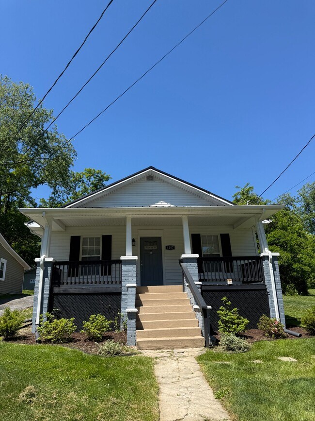 Photo - 1107 Miller St