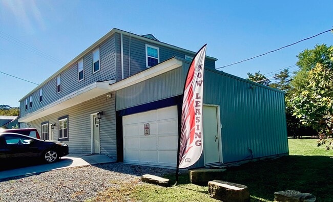 Building Photo - 1176 Red Hill Rd Unit Apt. 204