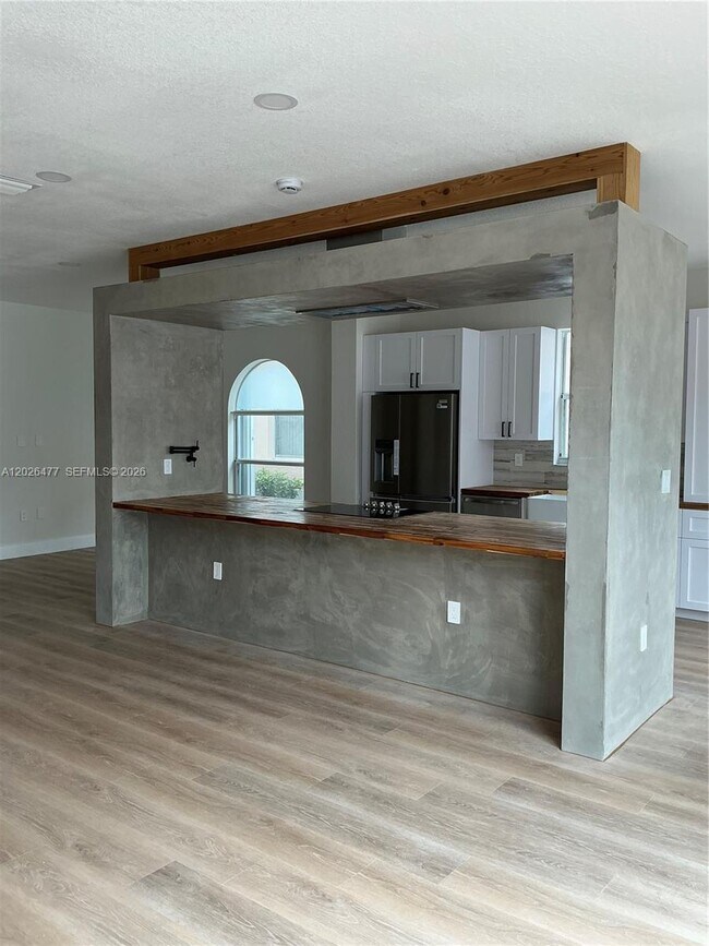 Photo - 3761 NE 10th St