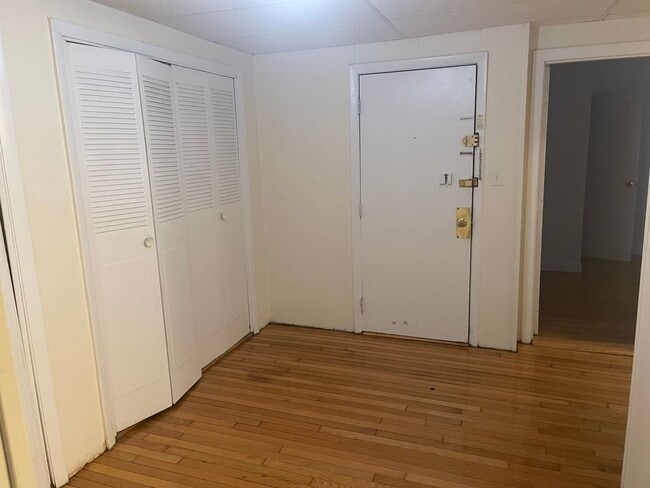 Photo - Packards Corner open Payout, Equal size rooms EASY CHOICE Students ok