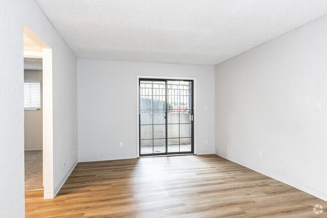 1BR, 1BA - 550SF