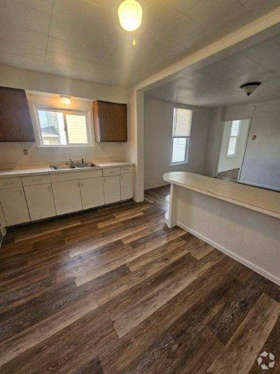 Building Photo - 6 E Morehead Ave Rental