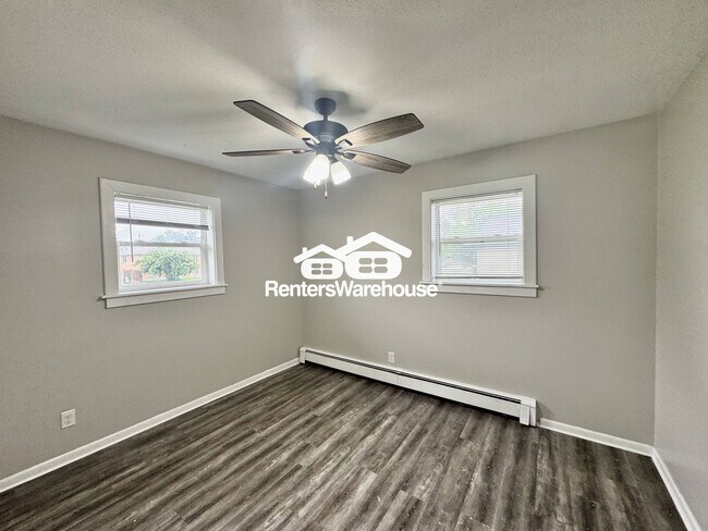 Photo - 114 NW College Ave