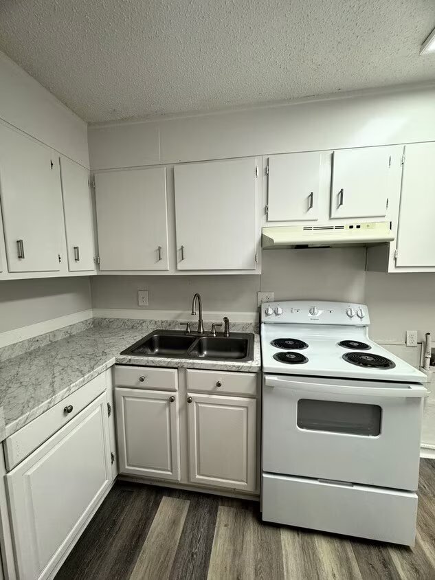 208 Cloverleaf Dr Unit 3A