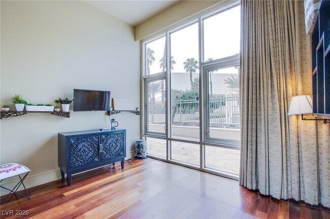 Photo - 2877 Paradise Rd Unit 105