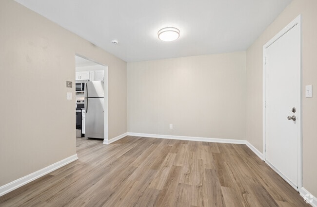 2BR, 1BA - 950SF - Dining Room - Glen Meadow Apartments