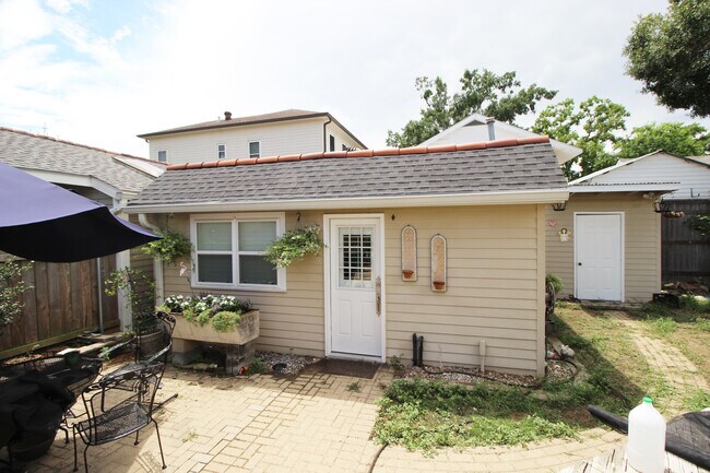 Building Photo - 150 Labarre Dr Rental