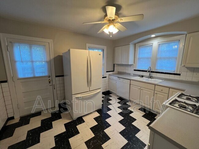 Photo - 2521 Cecelia Ave