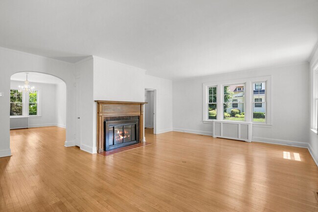 Photo - 121 Walworth Ave