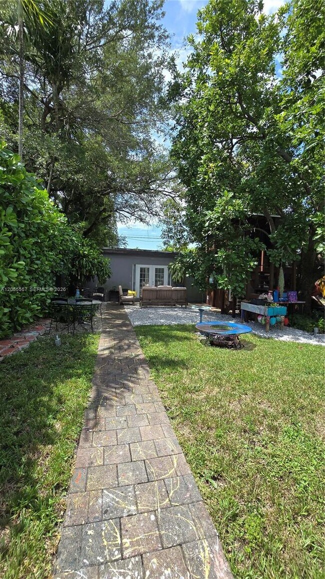 Photo - 2000 SW 25th St