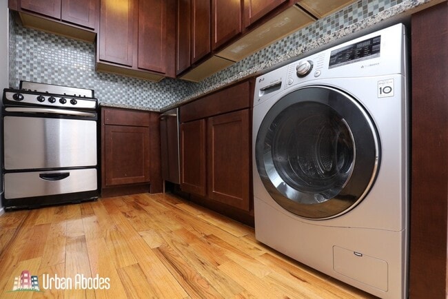 Building Photo - 557 W Arlington Pl Unit A08C