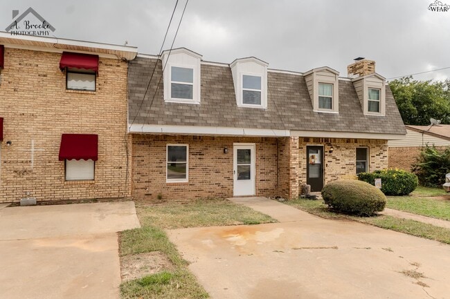 Building Photo - 1215 N Pacific Ave