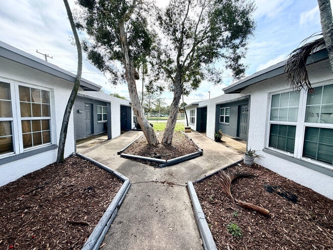 Building Photo - 5730 NW 27th Ct