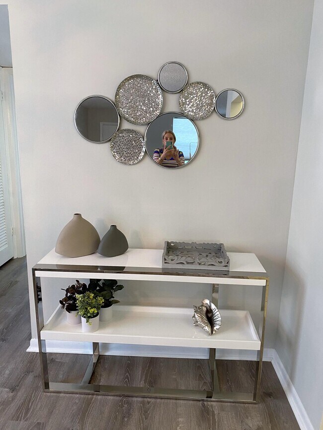 Photo - 512 Burgundy P