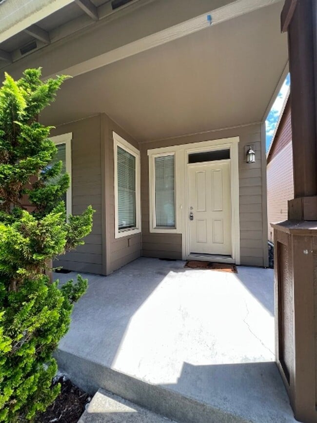 Photo - 3526 Hepburn St NE