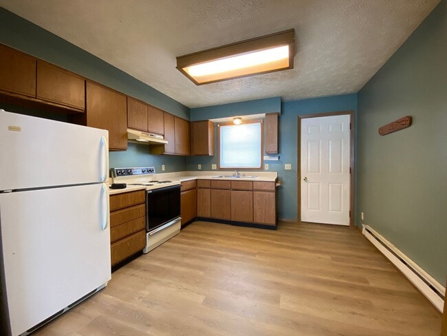 Building Photo - 208 S Spring St Unit APT. B