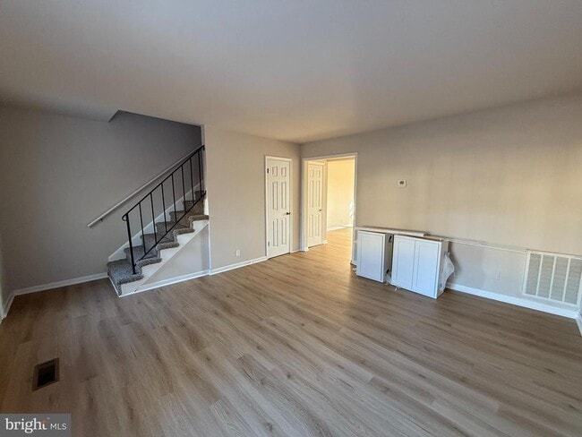 Photo - 534 Olde Greenwich Cir