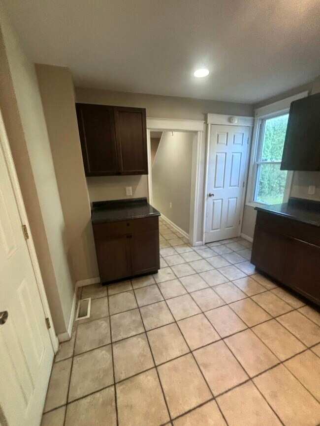 Photo - 165 Sharpe St