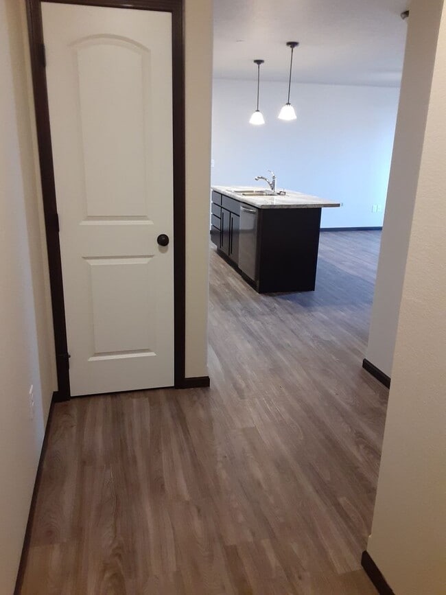 Photo - Modern Comfort: Discover Our 1-Bedroom Apartment Gem Unit Fox Run Apartments -581 #4