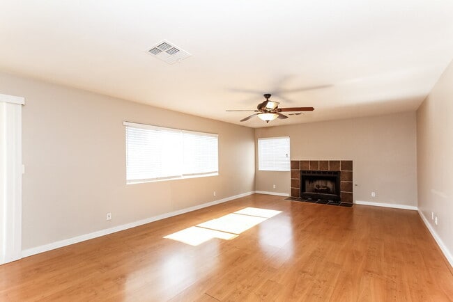 Photo - 13 Sunmist Dr