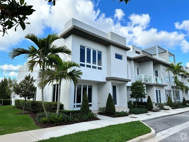 Building Photo - 10364 NW 63rd Terrace Rental