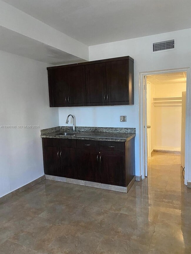 Building Photo - 26 Diplomat Pkwy Unit 2208